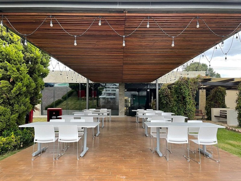Comedor abierto y techado de POSCO Puebla
